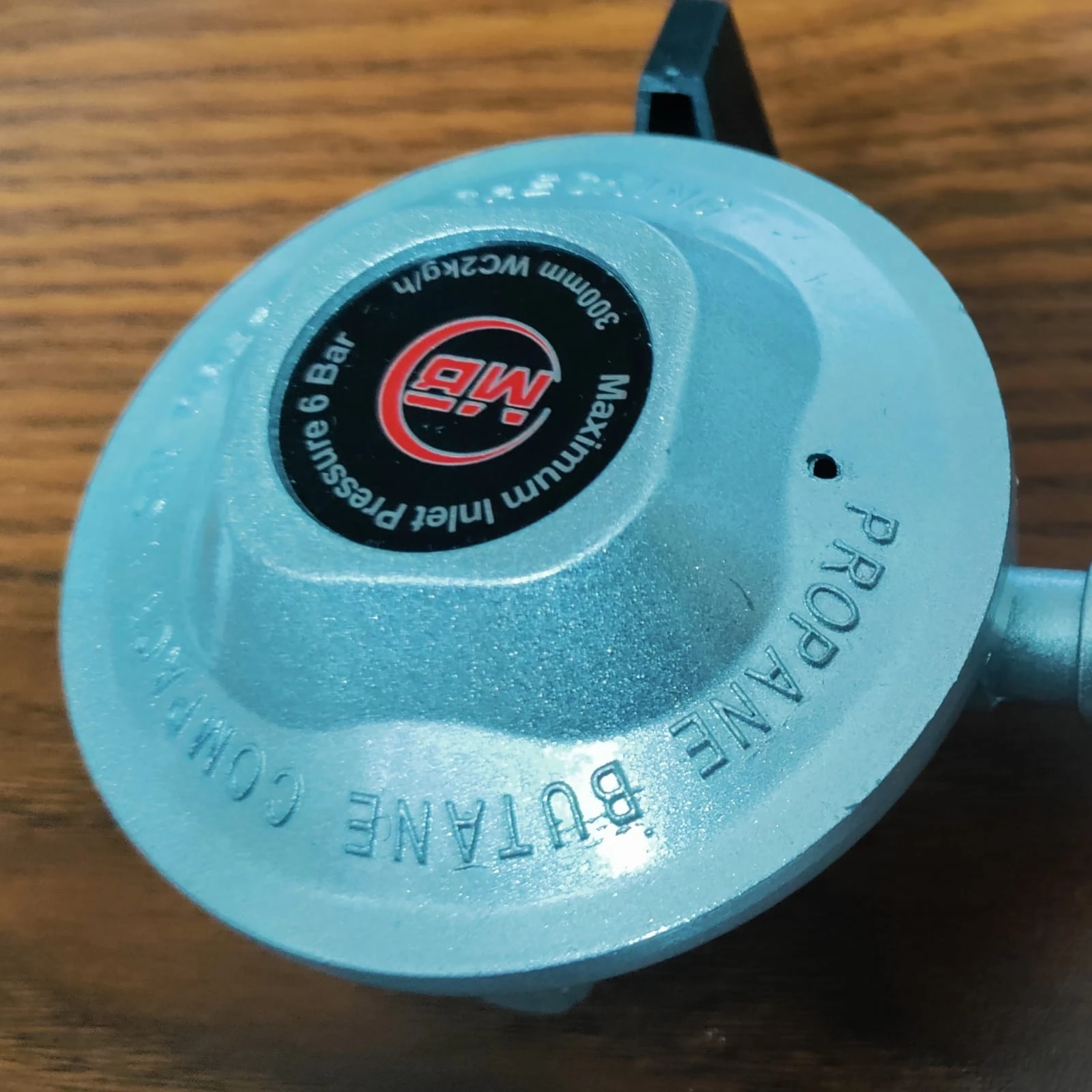 MB Silver Low Pressure LPG Gas Regulator (22mm) – Safe Gas Pressure Regulator with Gas Meter Indicator for 22mm Cylinders